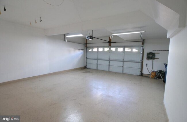 Building Photo - 21485 Trowbridge Square