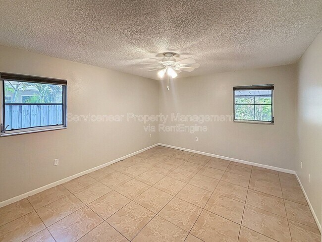 Building Photo - 10597 101st Ave