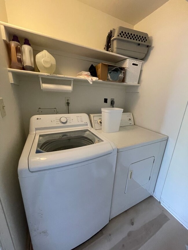 Building Photo - Two Bedroom + Loft/Two Bathroom Napili Tow...