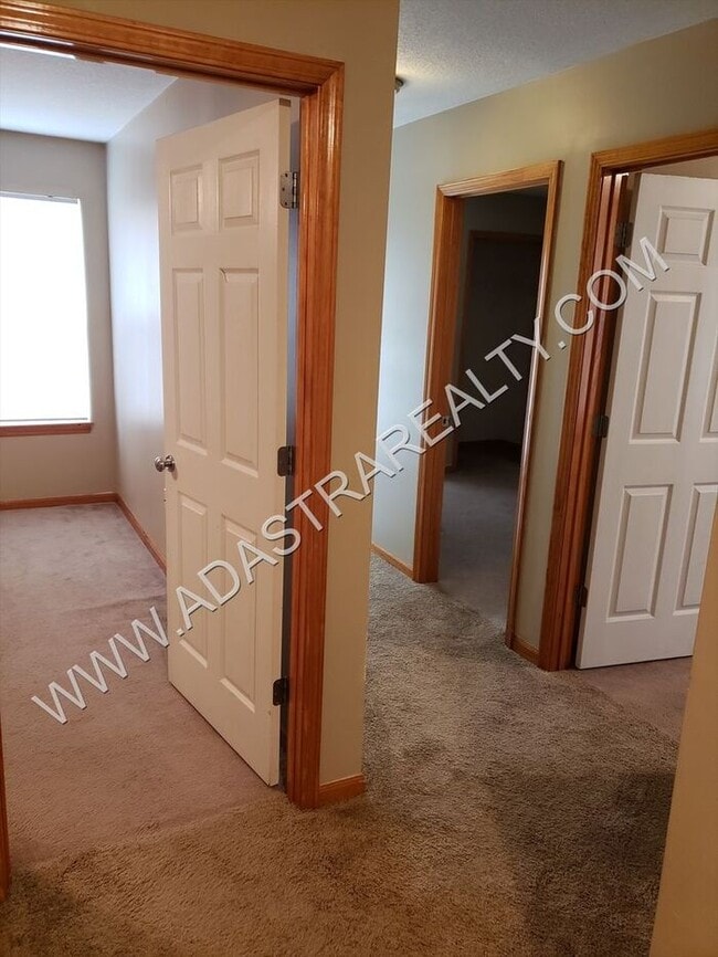 Building Photo - MOVE IN SPECIAL!! Beautiful Ranch Duplex in Edgerton-Available NOW!! MOVE IN SPECIAL $300 OFF 2nd...