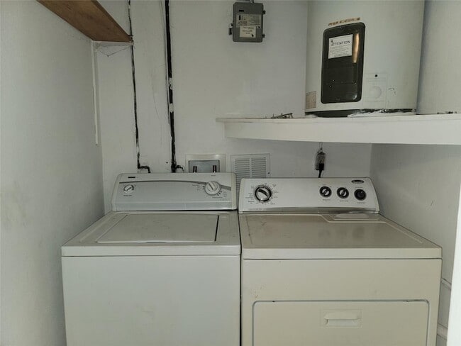 Building Photo - 410 SW 11th Ave