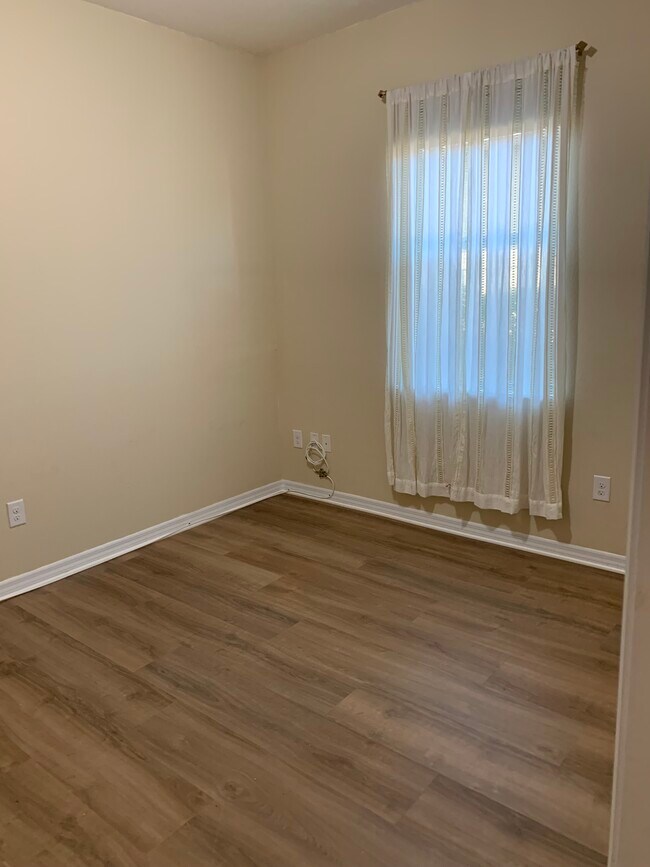 Building Photo - 5452 Mang Pl