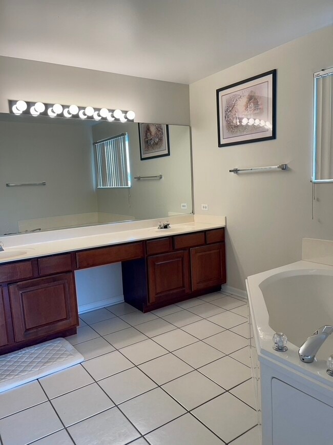 Building Photo - 2205 Clipper Ct