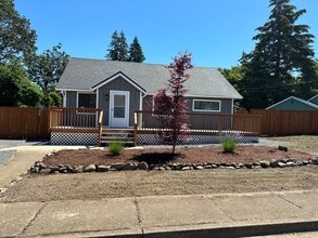 Building Photo - 3-bedroom 2 bath House