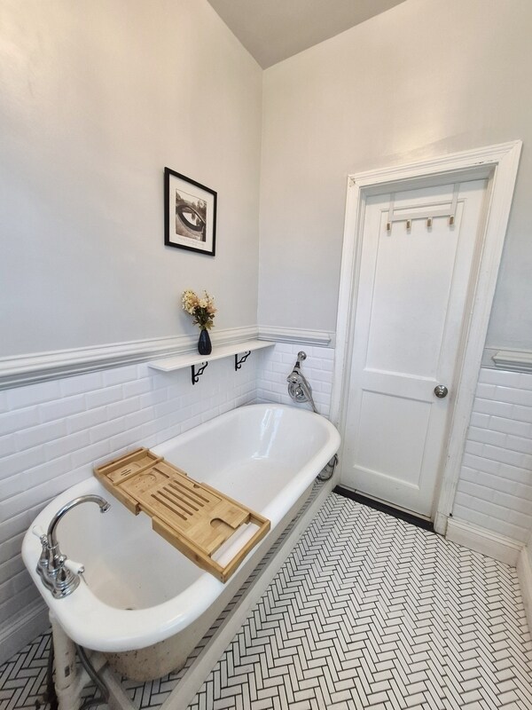 Building Photo - 2723 Fendall Ave