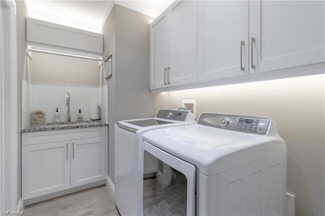Building Photo - 5544 Lago Villaggio Way