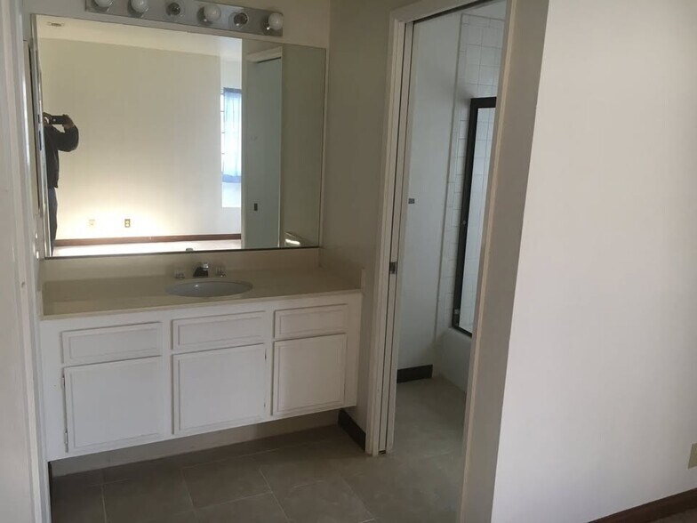 Building Photo - 7537 Jerez Ct