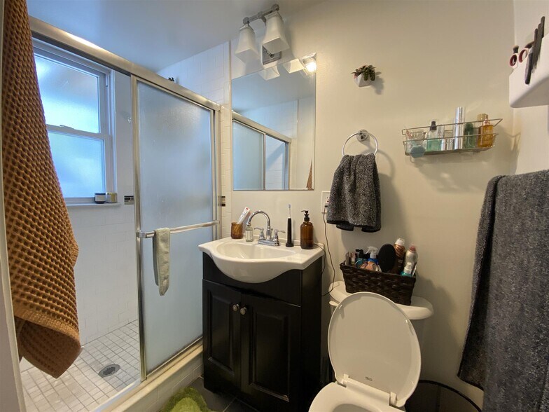 Building Photo - 22 Rice St