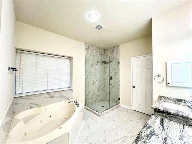 Building Photo - 3301 Bluegrass Dr