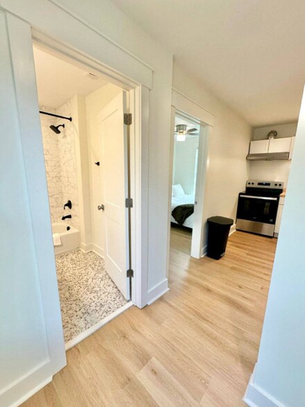 Building Photo - 1313 Live Oak St