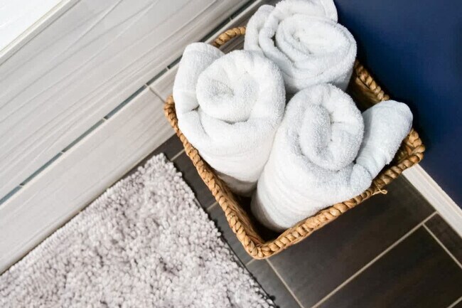 Building Photo - 2156 W 34th Pl