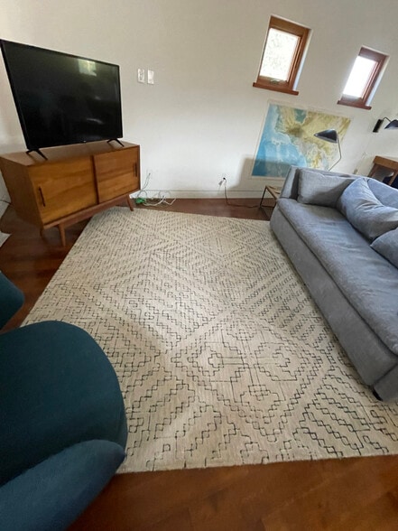 Building Photo - 1949 Parnell Ave