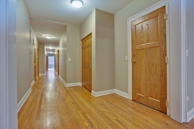 Building Photo - 5419 S Hyde Park Blvd