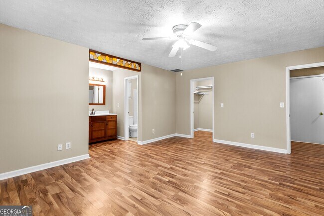 Building Photo - 625 Oxford Hall Dr SW