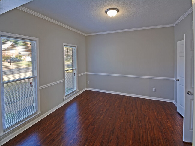 Building Photo - 4 bed, 2.5 bath in Cordova over 2600 sq feet