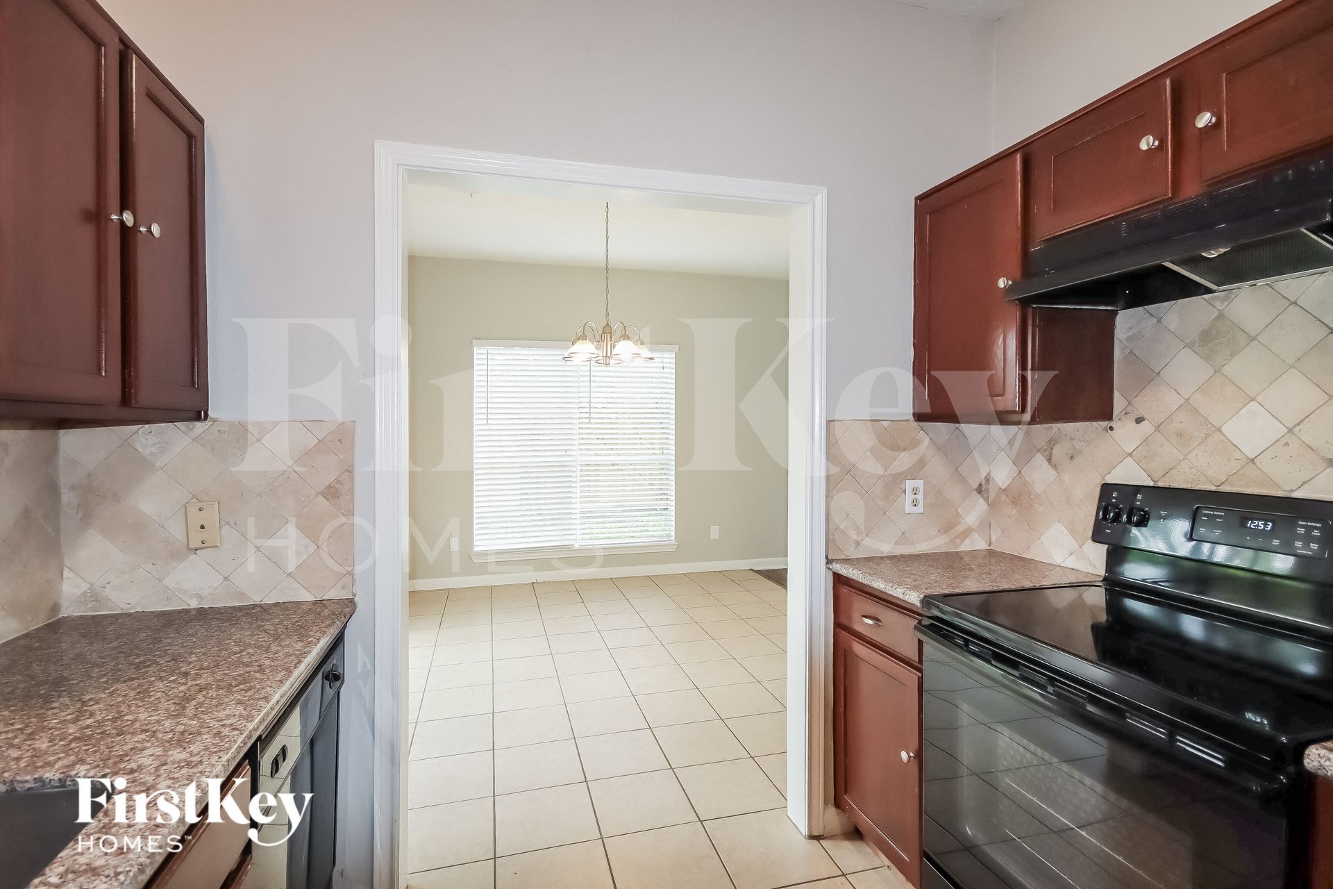 Building Photo - 10622 Lofty Pines Dr