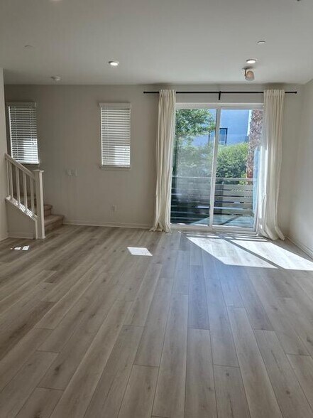 Living room 2nd floor - 9424 Shade Pl