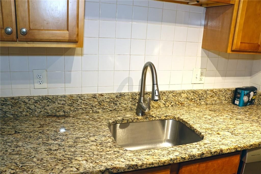 Building Photo - 50 Carnation St