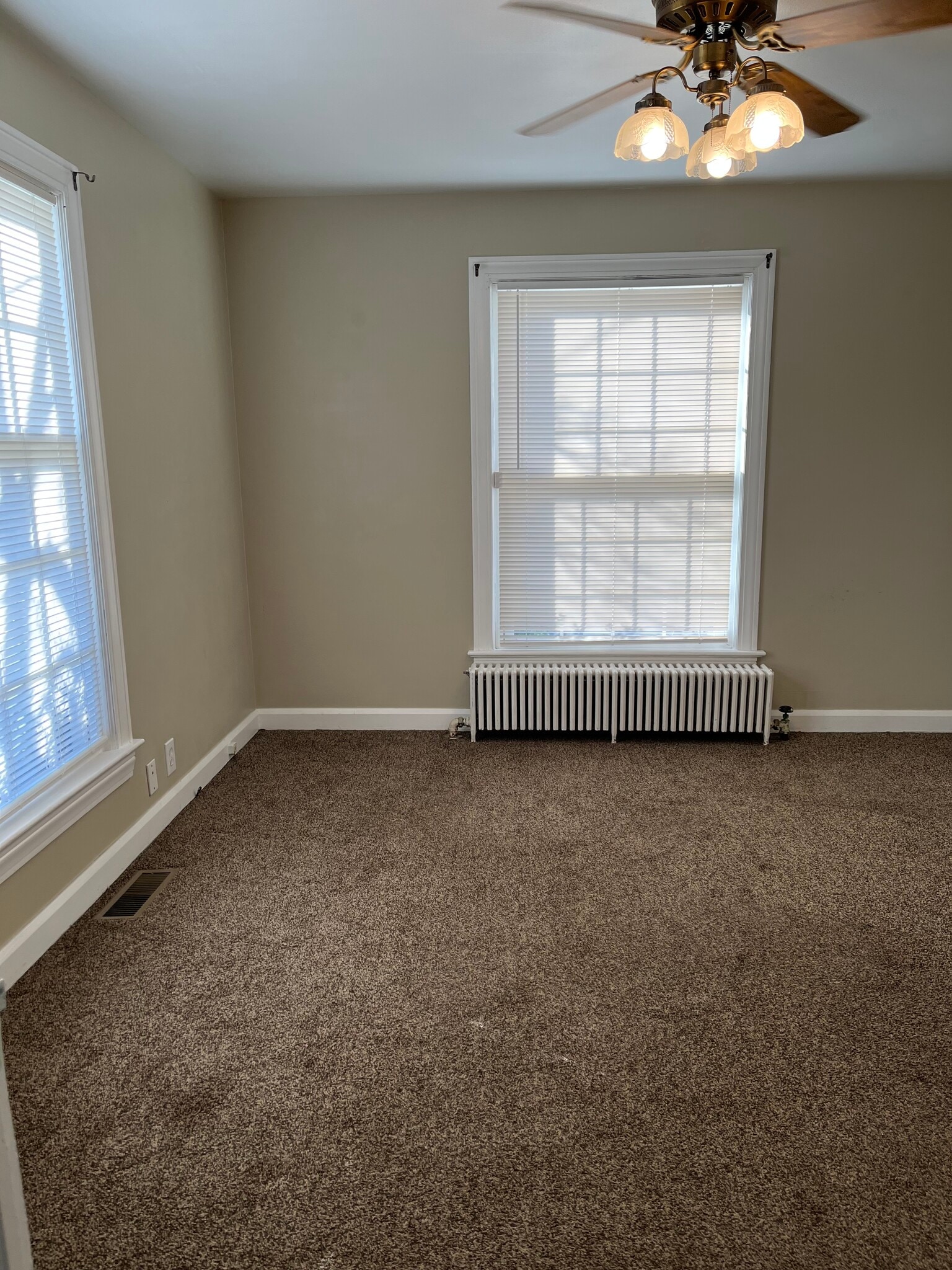 1st Floor Bedroom - 34 Shadyside Dr
