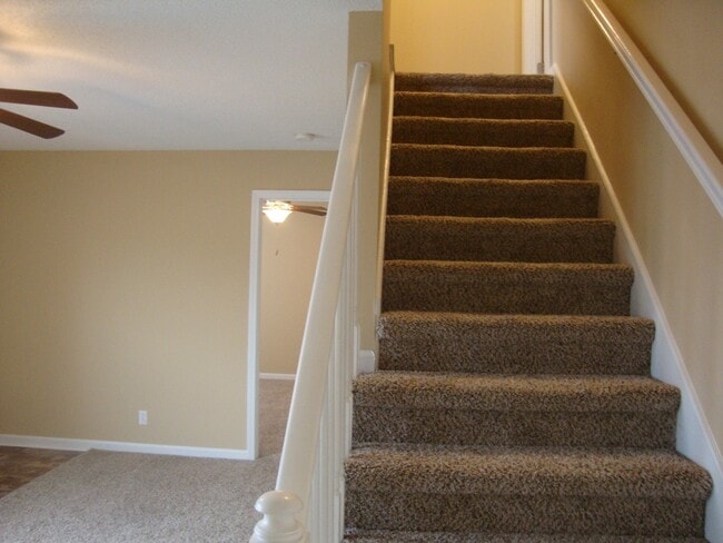 Building Photo - 994 Roedeer Dr