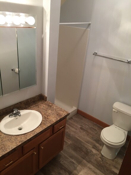 Building Photo - 121 S Main St