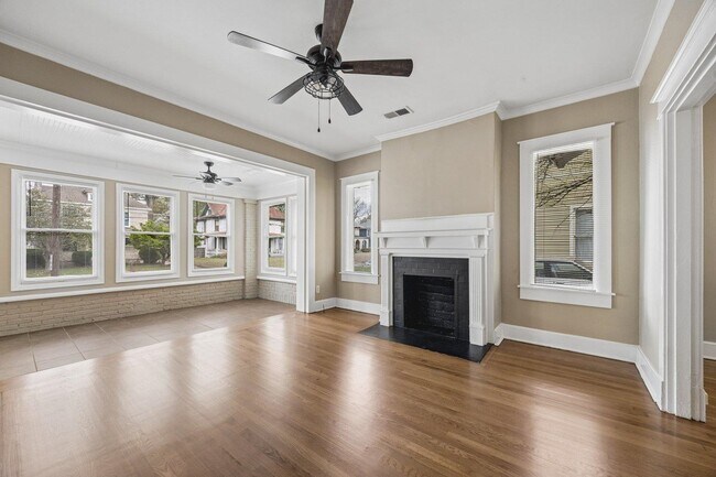 Building Photo - 230 Garland St