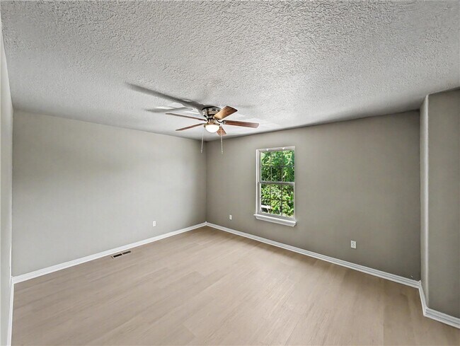 Building Photo - 703 W Garland St