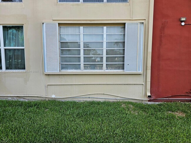 Building Photo - 1475 NE 125th Terrace