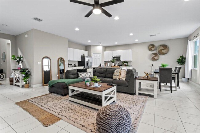 Building Photo - 1766 NW Cataluna Cir