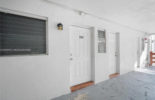 Building Photo - 1450 NE 170th St