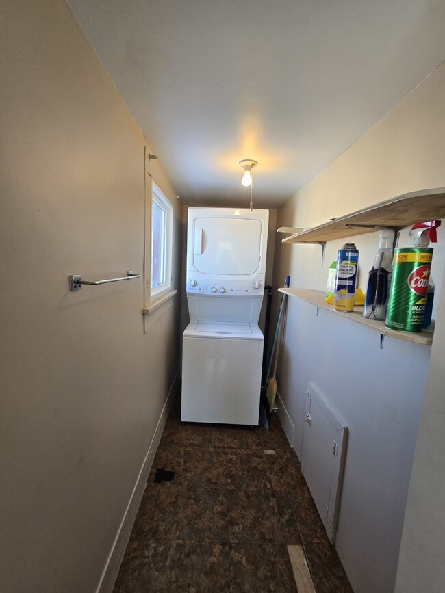 Building Photo - 1512 N Walnut St