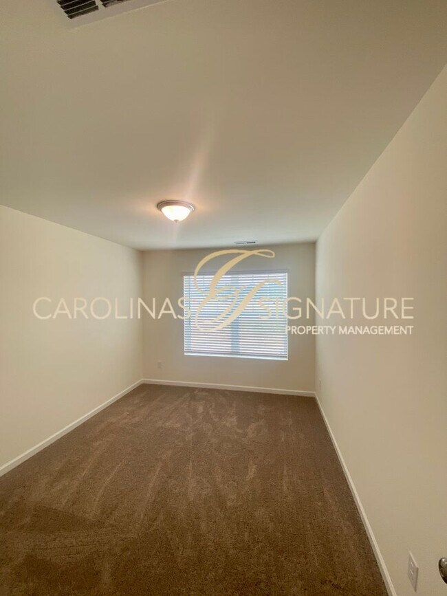 Building Photo - End Unit, 3BR/2.5BA Townhome in Piper Landing