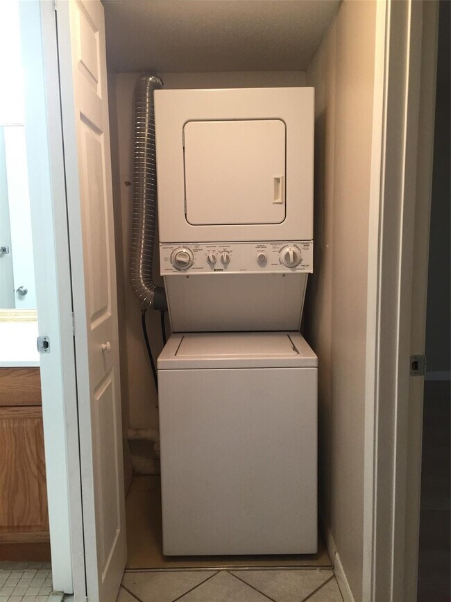 Building Photo - 1100 SW 128th Terrace