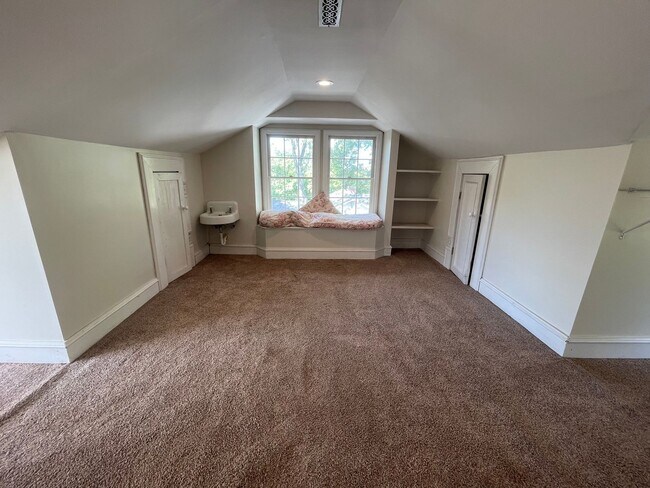 Building Photo - Updated 3/2 House in Old East Rome $1,895