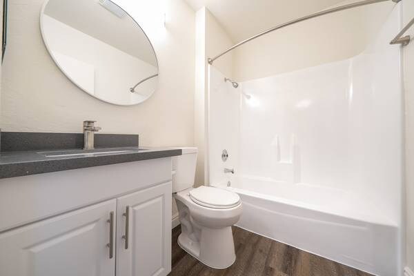 Building Photo - 1440 Oak Dr