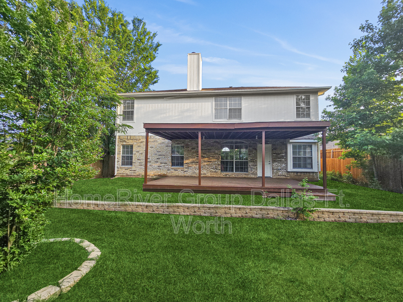 Building Photo - 2215 Green Mere Dr