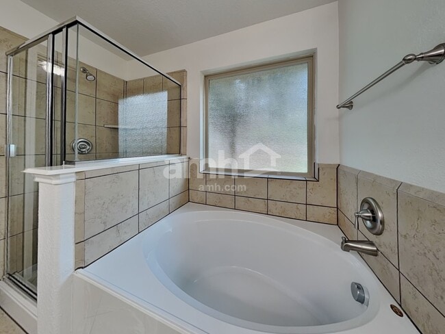 Building Photo - 232 Country Crossing Cir