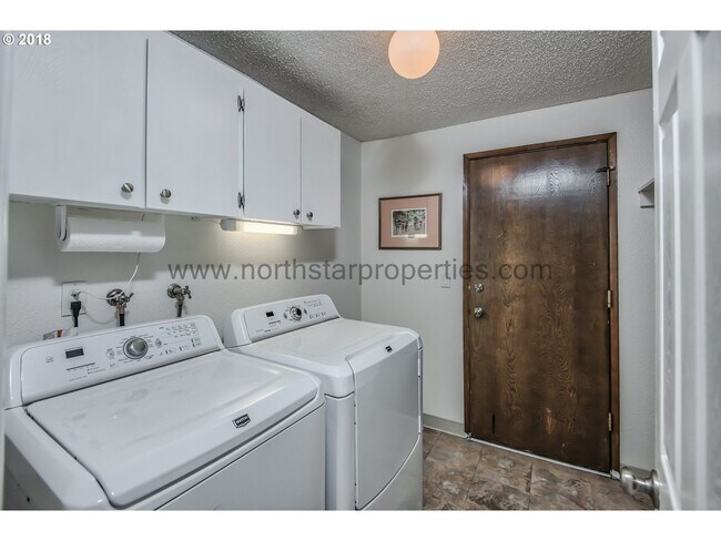 Building Photo - Great Lake Grove Bungalow Walking Distance to Everything