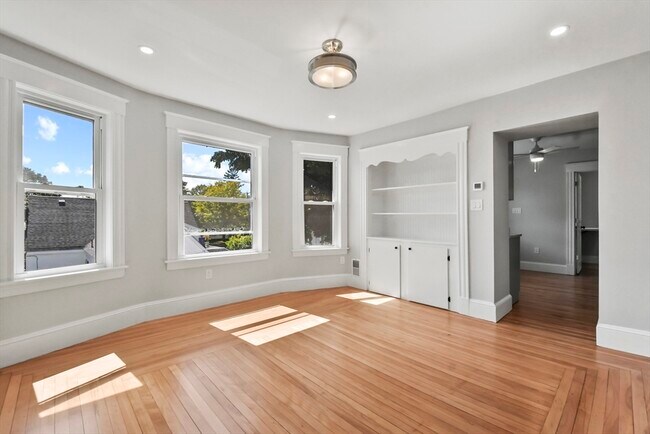 Building Photo - 10 Cain Ave