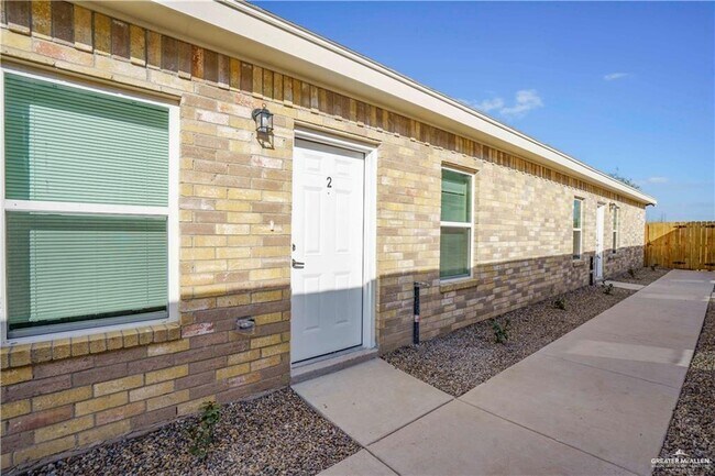 Building Photo - 22 Hiawatha Dr