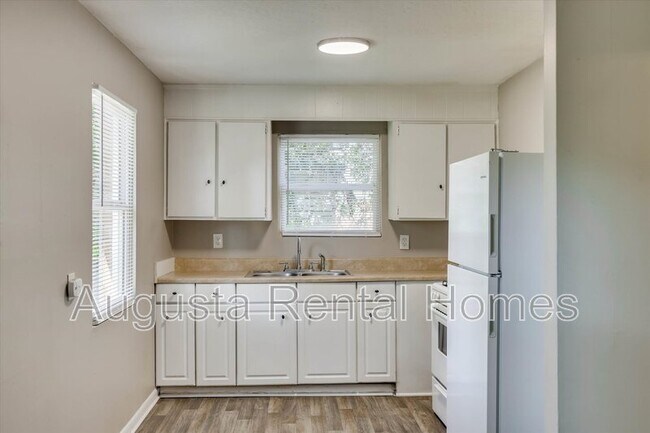 Building Photo - 327 Verdery Dr