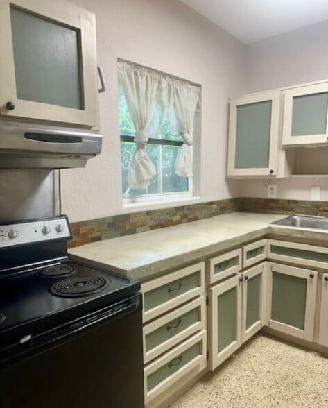 Building Photo - 664 8th St