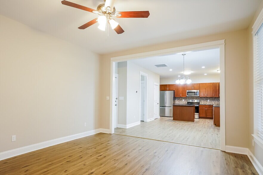 Building Photo - 200 Collinsworth Dr