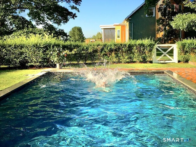 Building Photo - 187 Old Mt Tom Rd