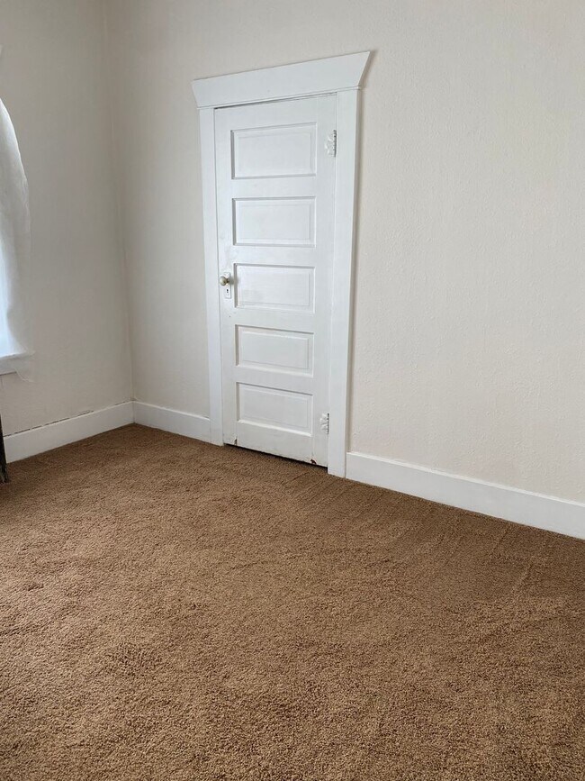 Building Photo - Charming Updated South Hill 4 Bedroom 1 Bath Home