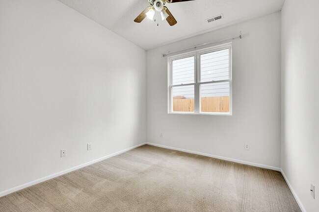 Building Photo - $2,100.00 - 3 Beds, 2 Baths, Single Family...
