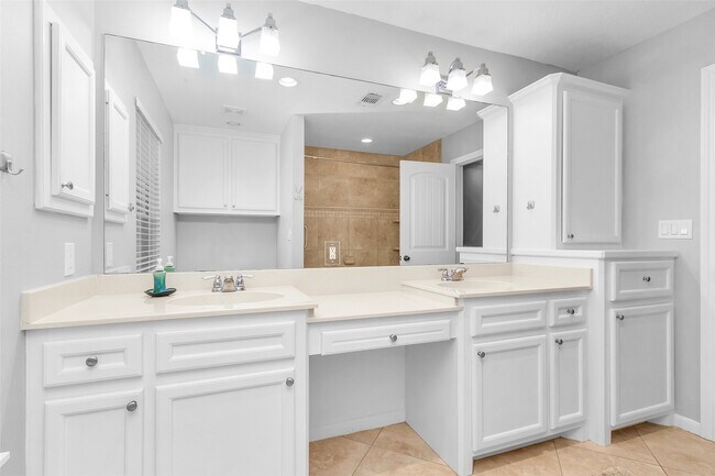 Building Photo - 20984 White Oak Ln