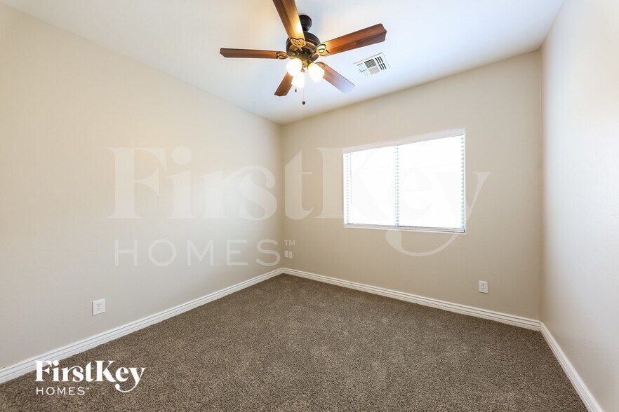 Building Photo - 5737 W Pedro Ln