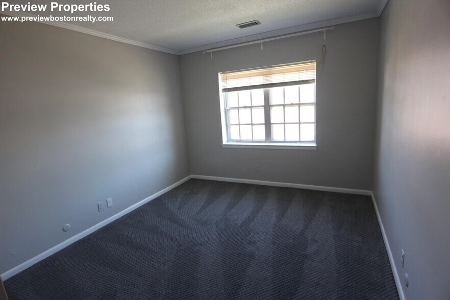 Building Photo - 178 Lake Shore Rd