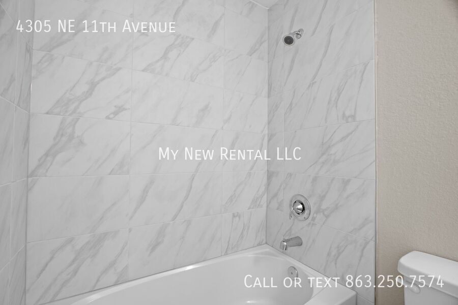 Building Photo - 4305 NE 11th Ave